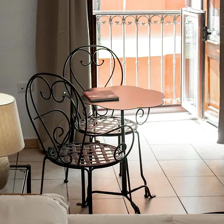 بيت ضيافة Castello's 3*